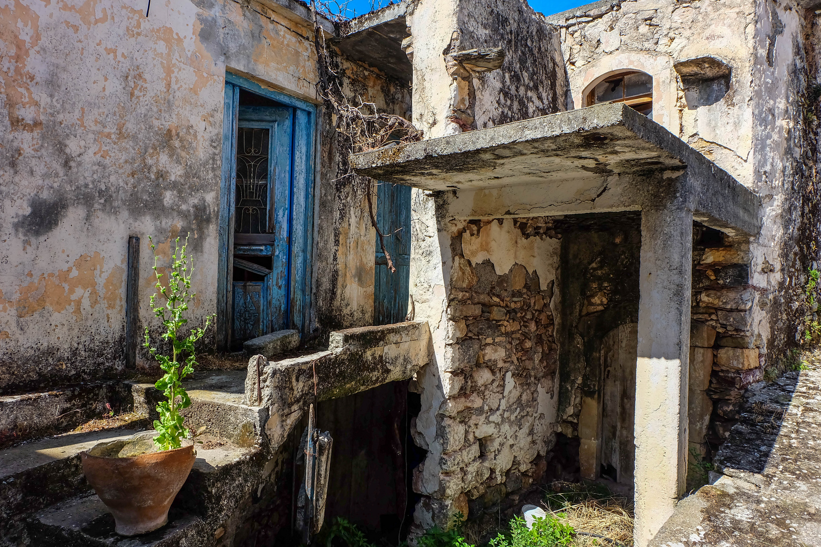 Lost blue door 