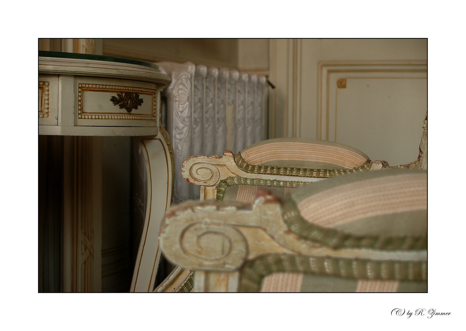 ~ Lost chair in My petit ChaTeaU ... ~