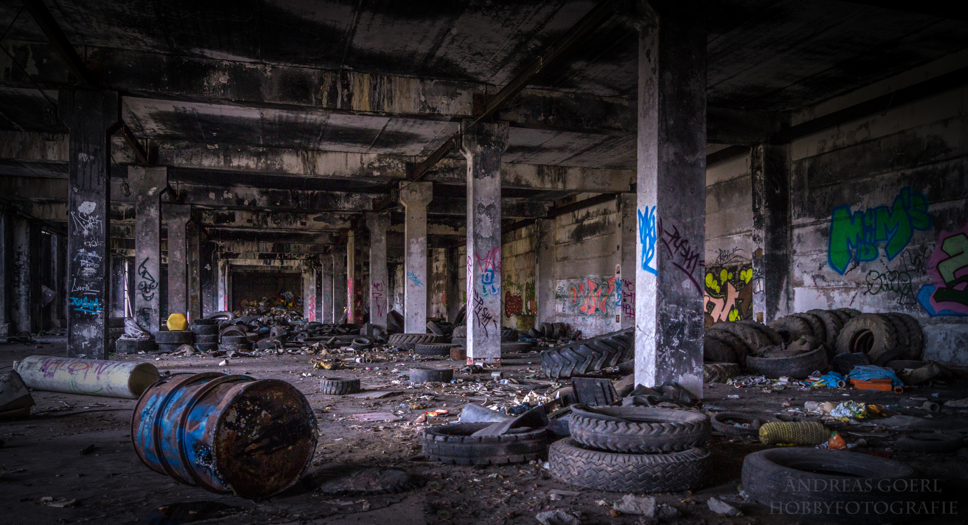 Lost Place - alte Fahrzeughalle des russischen Militärs