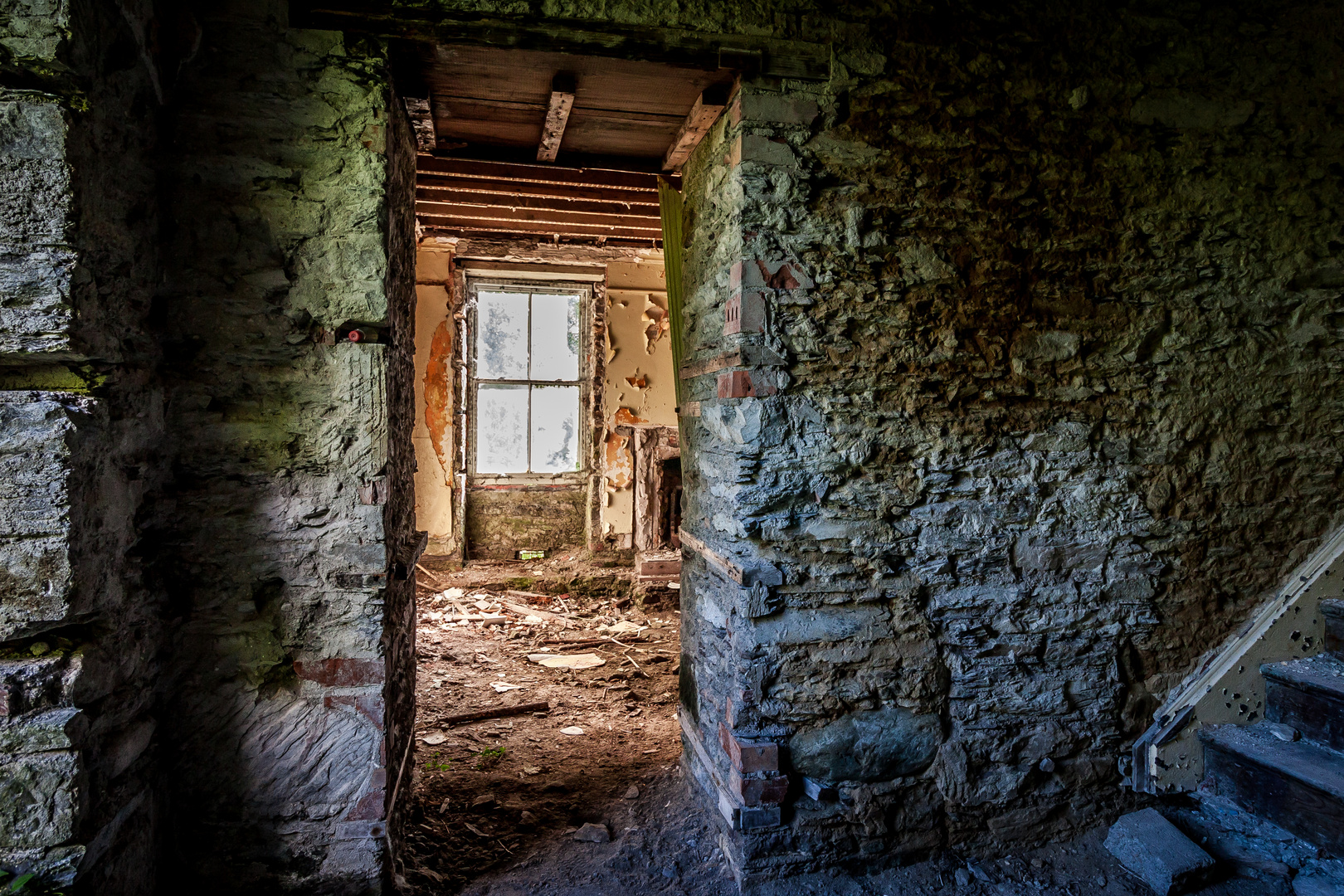 Lost Place - Durchblick