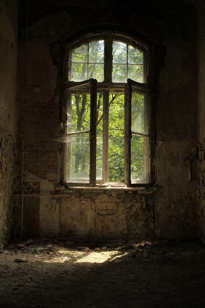 Lost Places das Offene Fenster