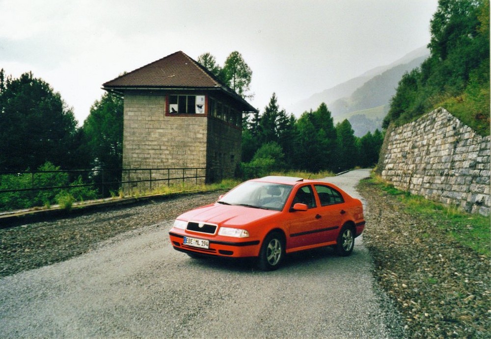 Lost Places, einfach auf dem Weg aufgegabelt