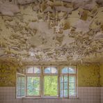 Lost Places: Fenster zum Hof