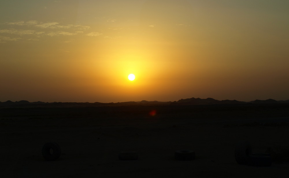 Lost Places - Sonneaufgang in der Wüste