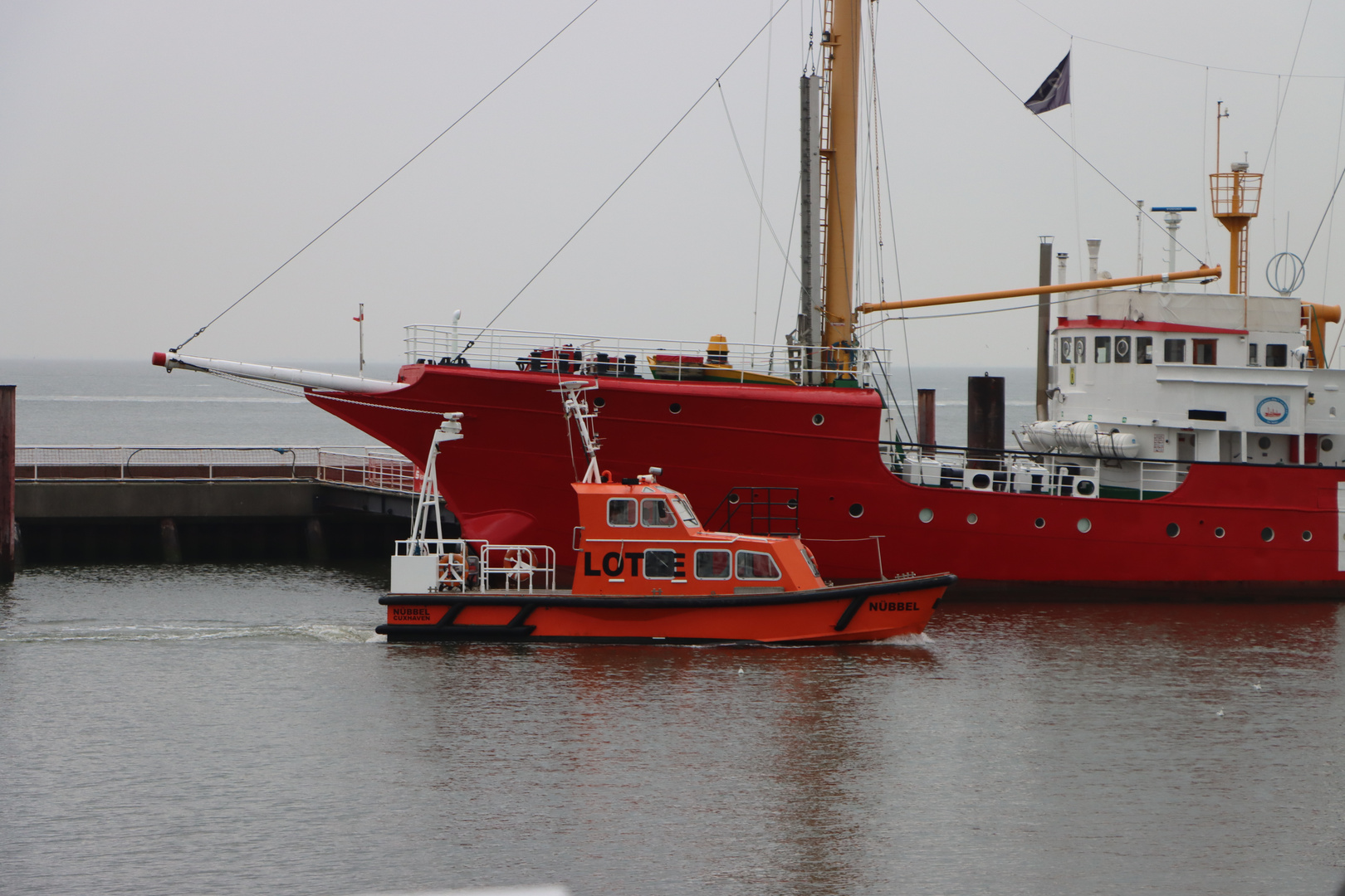 Lostenboot und Feuerschiff