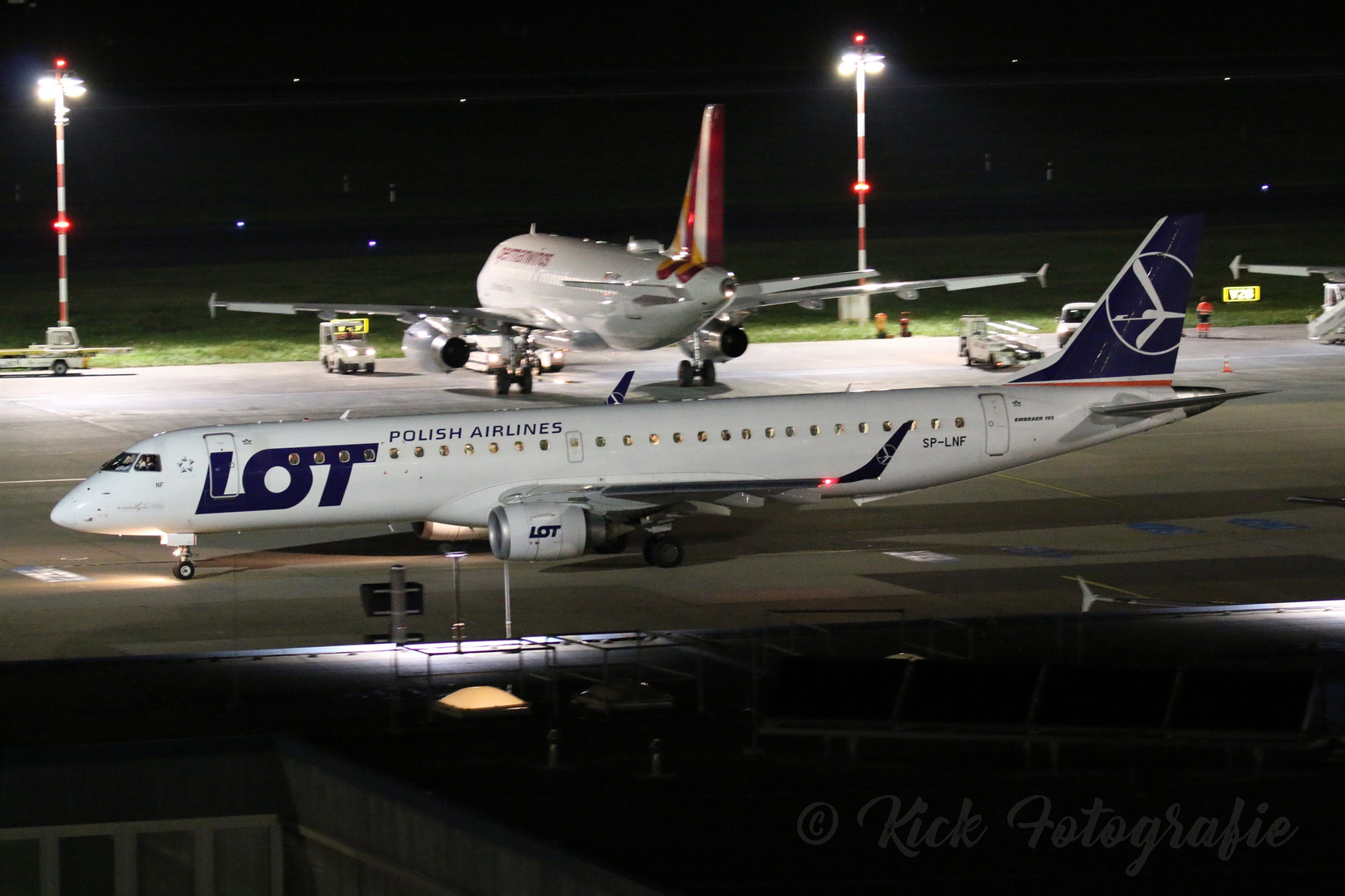 LOT Embraer E195LR SP-LNF am DUS