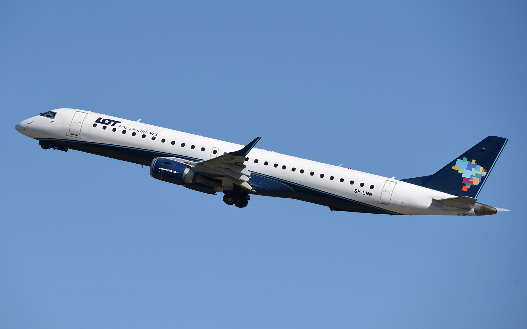 LOT - Polish Airlines Embraer ERJ-190 (190-100) SP-LNN 