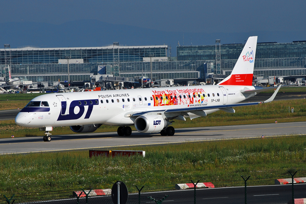 LOT Polish Airlines Embraer ERJ-195