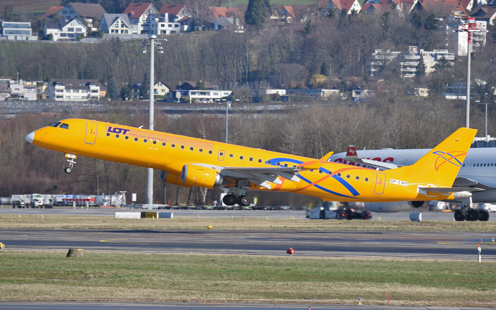 LOT - Polish Airlines Embraer ERJ-195  SP-LNO 