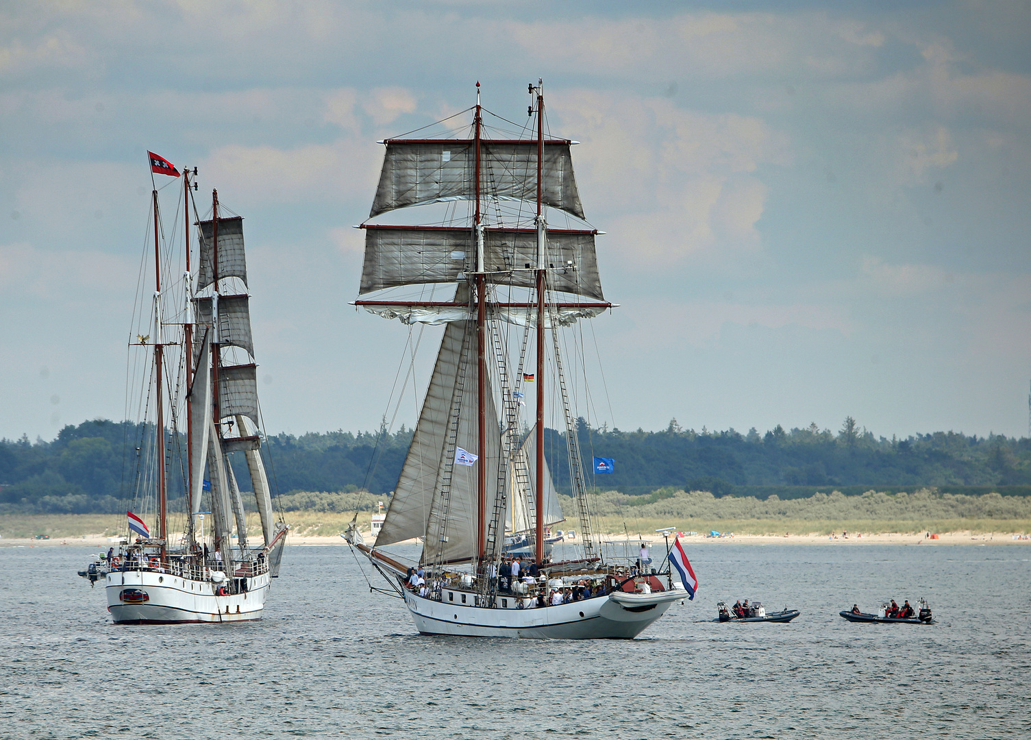 Loth Lorien (l.)  / J.R.Tolkien / Polizeiboote