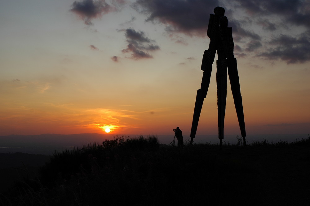 Lothar-Denkmal in der untergehenden Sonne