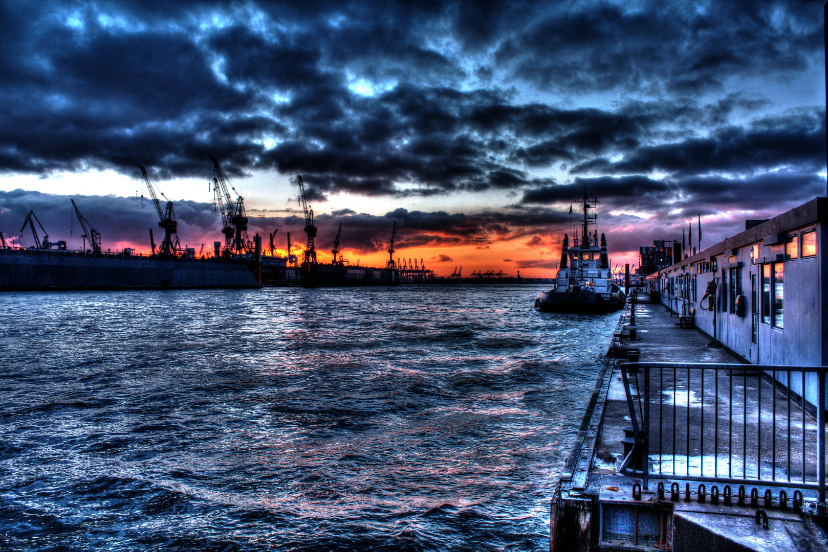 Lotse wartet auf das nächste Schiff