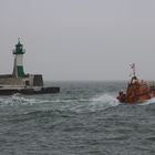 Lotsenboot am Leuchtturm Sassnitzer Hafen