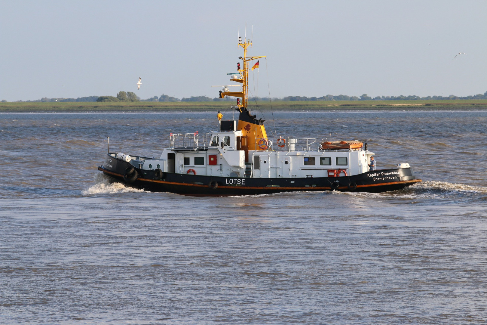 Lotsenboot aud der Elbe