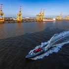 Lotsenboot kommt bei