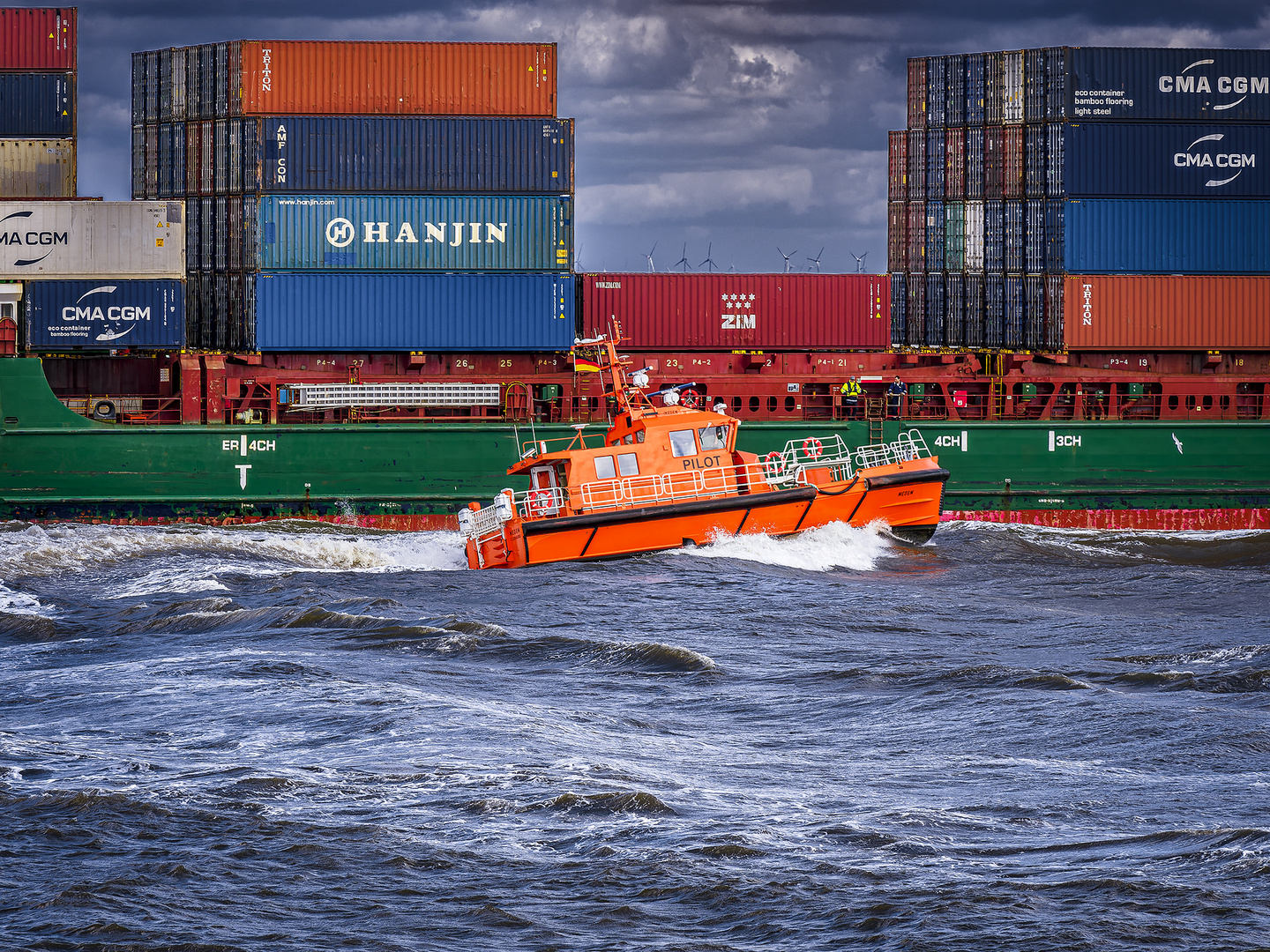 Lotsenwechsel auf der Elbe/Deutsche Bucht in Cuxhaven