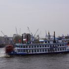 Louisiana Star mit Highspeed über die Elbe