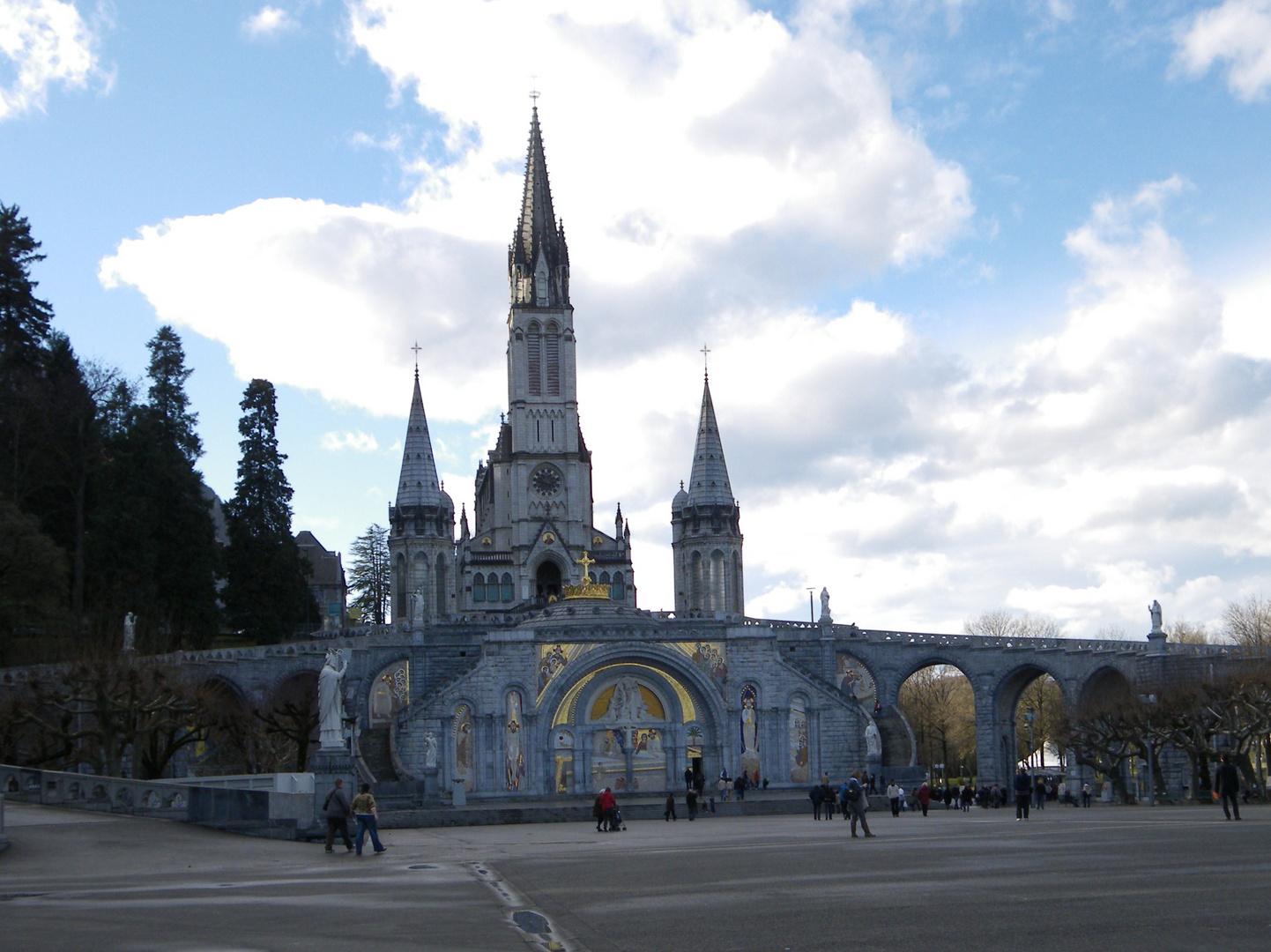 LOURDES