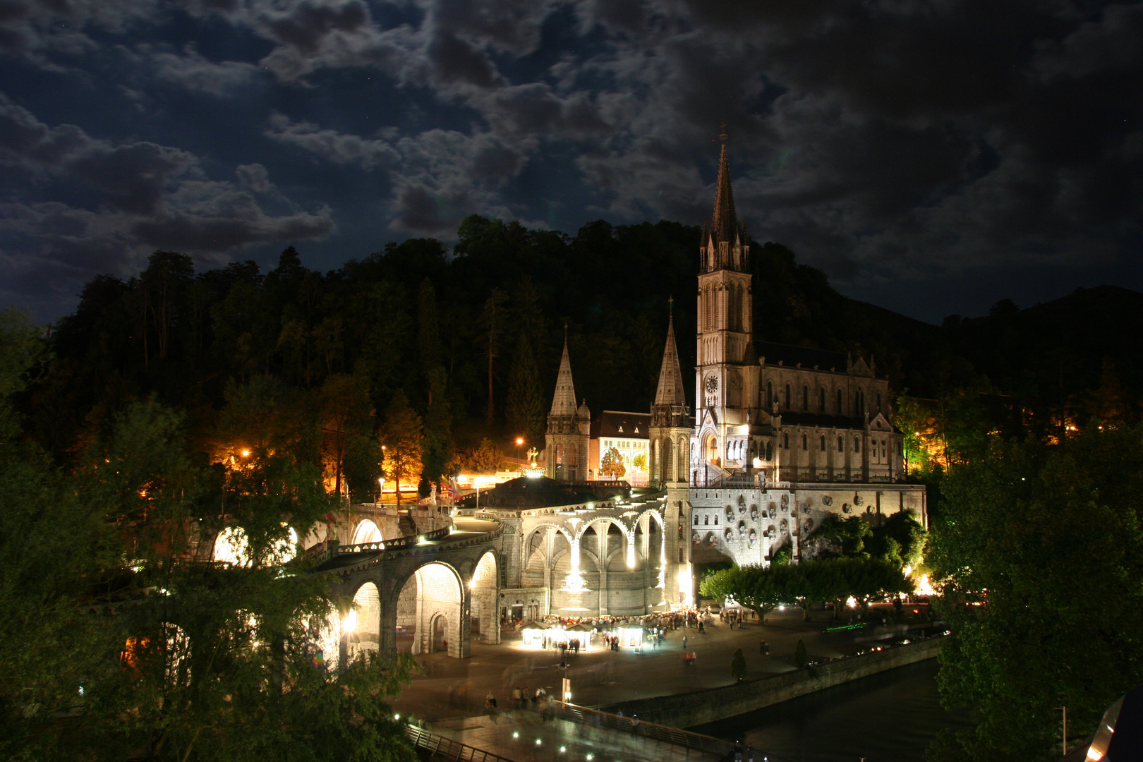 Lourdes bei Nacht...