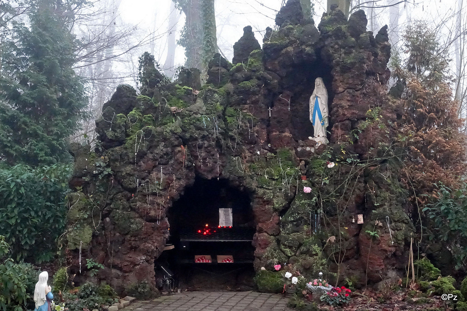 Lourdes - Grotte im Nikolauskloster bei Jüchen ... 