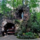 Lourdes-Grotte im Nikolauskloster (Rhein-Kreis-Neuss) ...