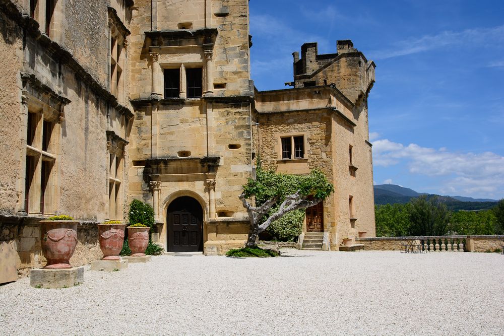 Lourmarin Schlosshof