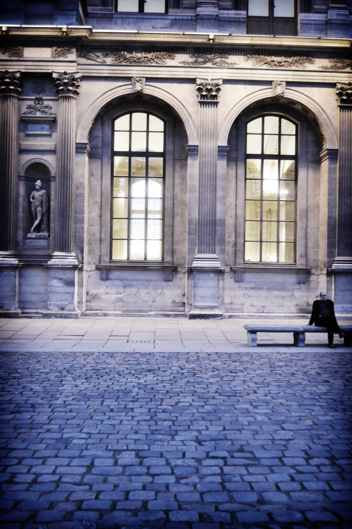 Louvre bei Dämmerung