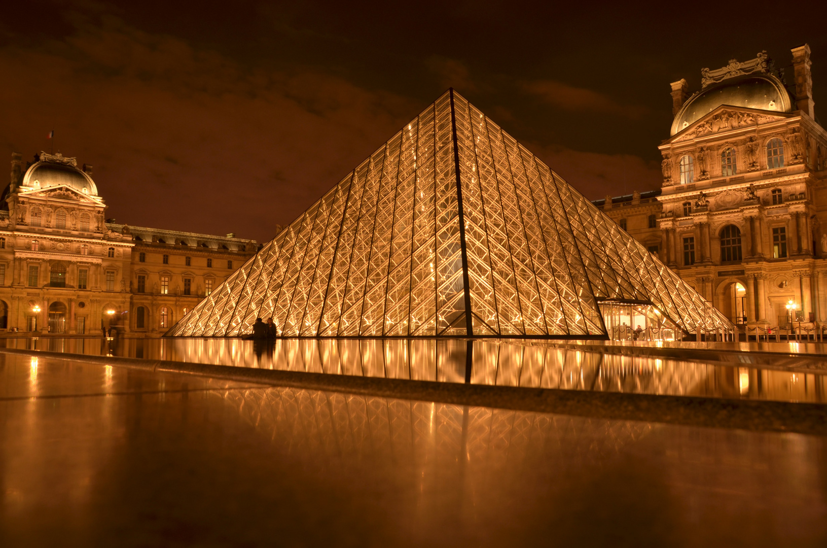 Louvre bei Nacht