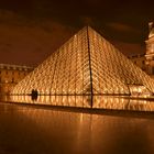 Louvre bei Nacht