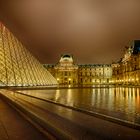 Louvre bei Nacht