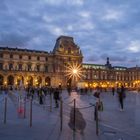 Louvre bei Nacht