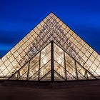 Louvre bei Nacht