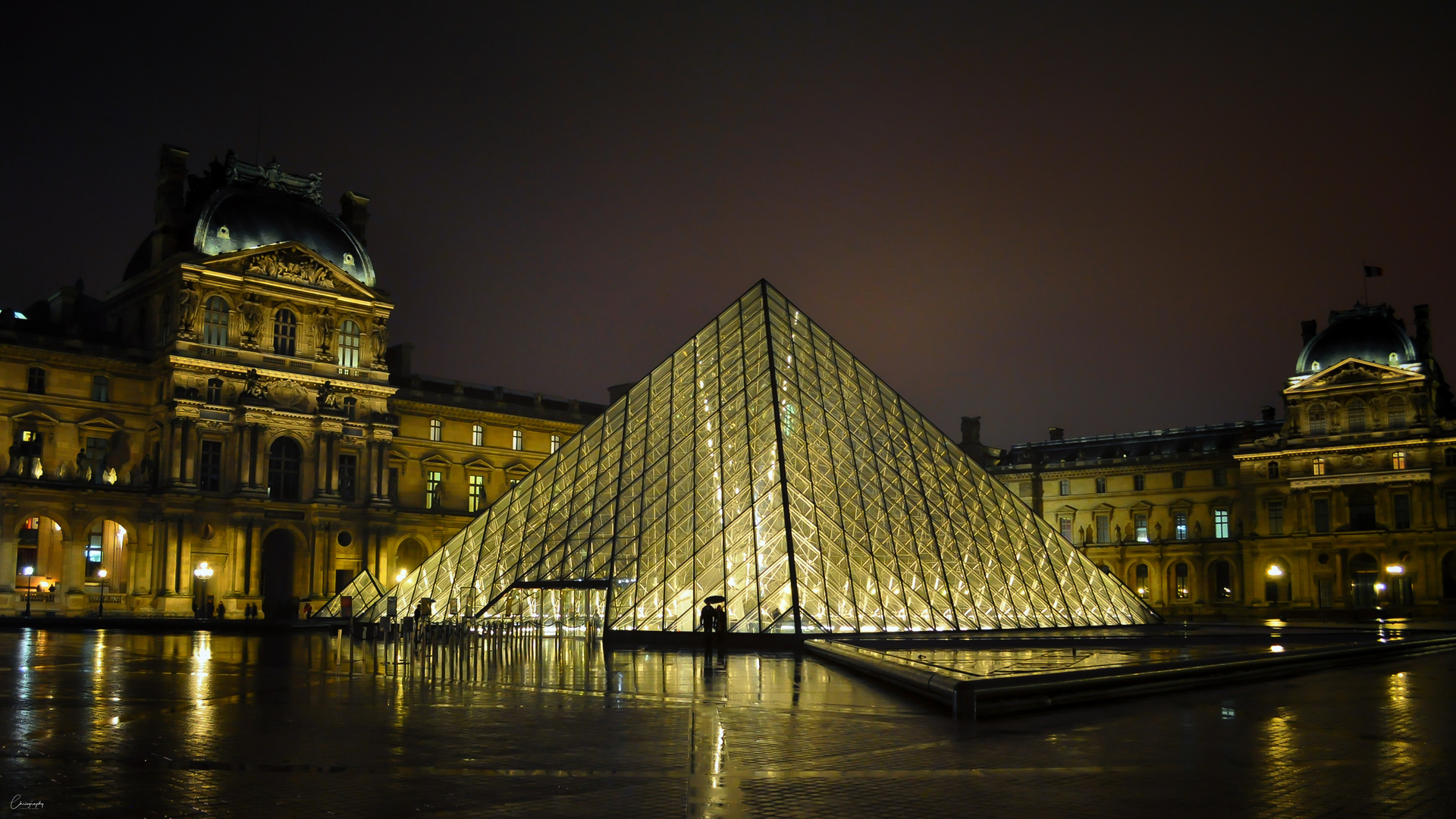 Louvre bei Nacht