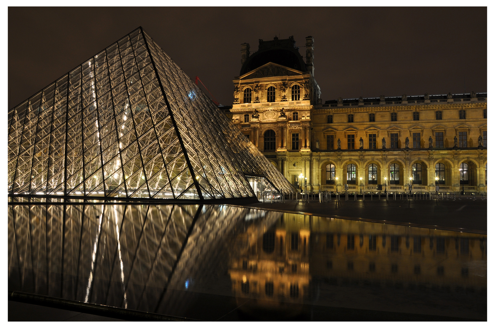 Louvre bei Nacht