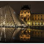 Louvre bei Nacht