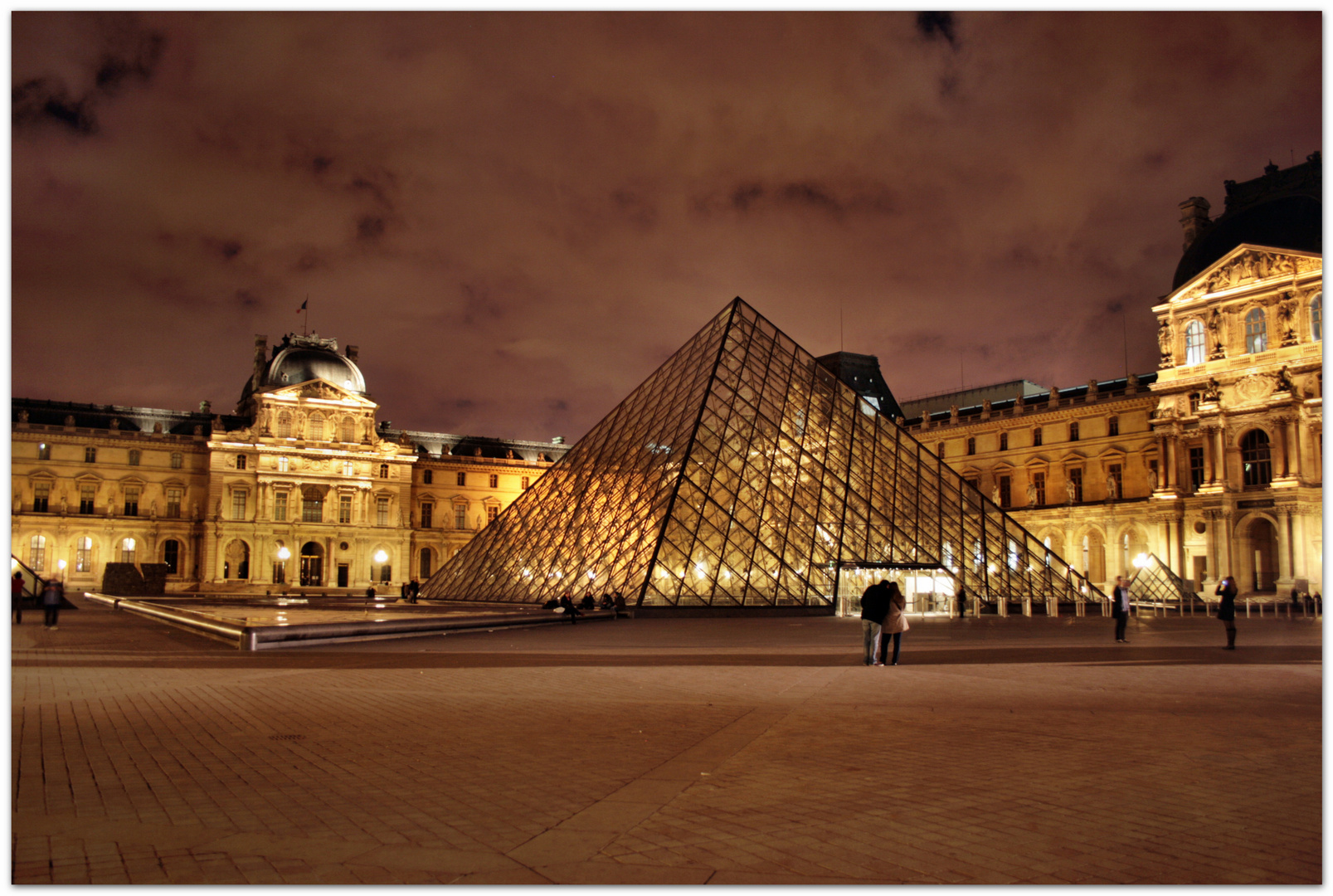 Louvre bei Nacht