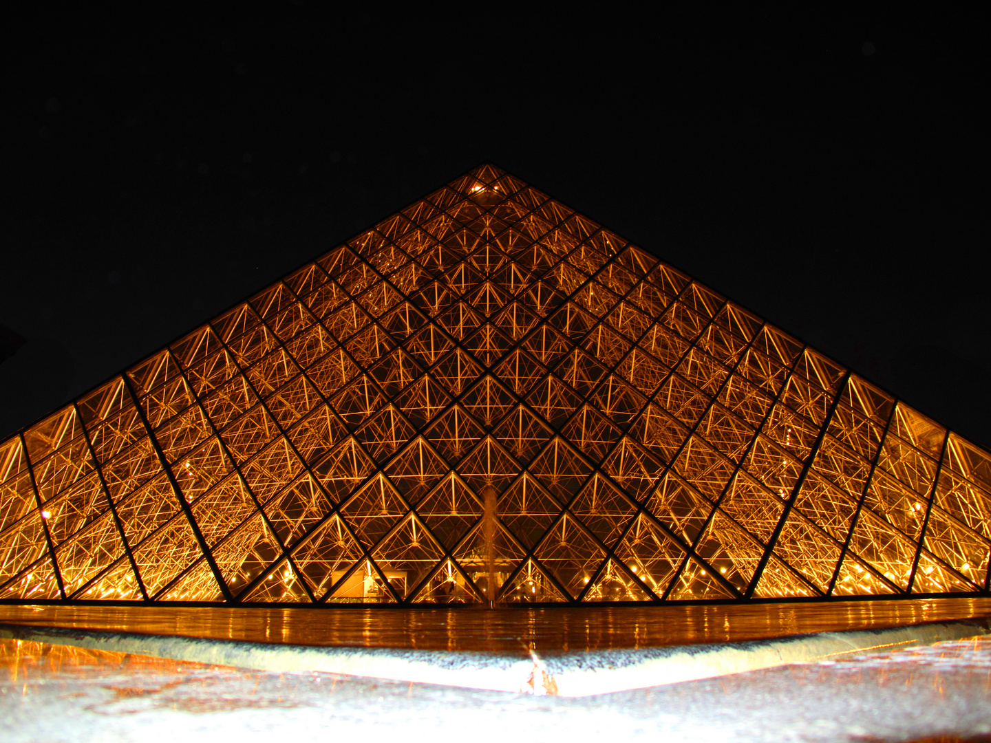 Louvre bei Nacht