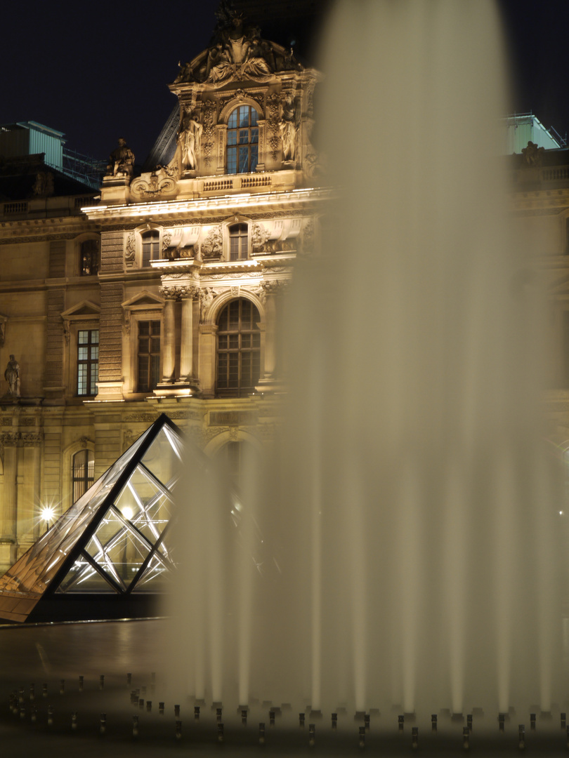 Louvre by night 4