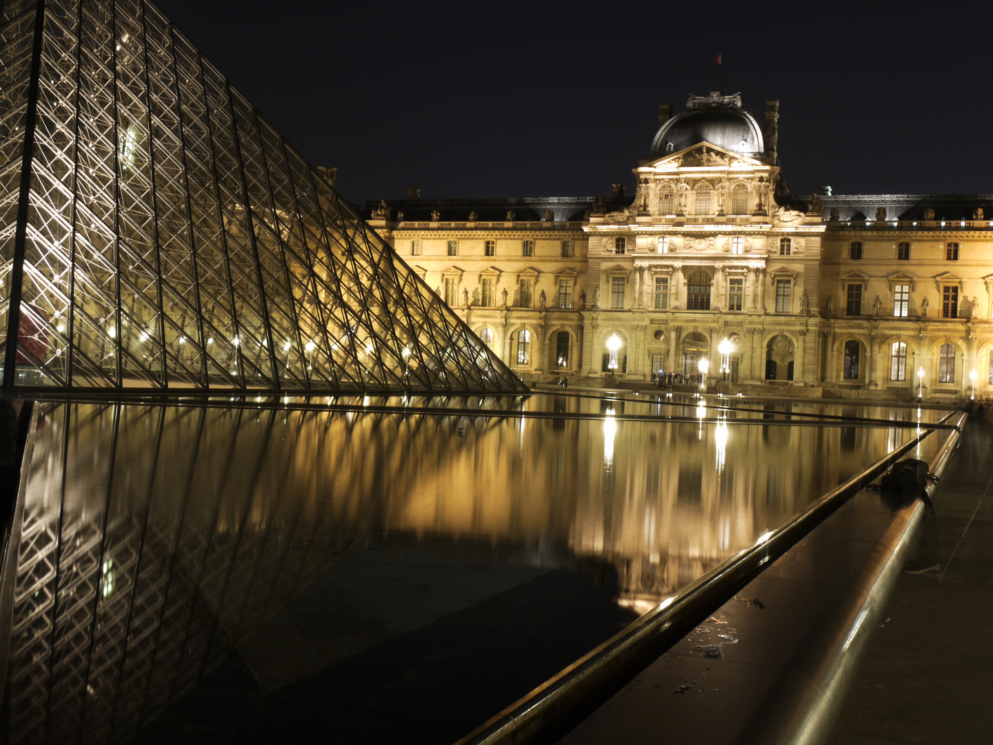 Louvre by night 5