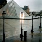Louvre im Regen