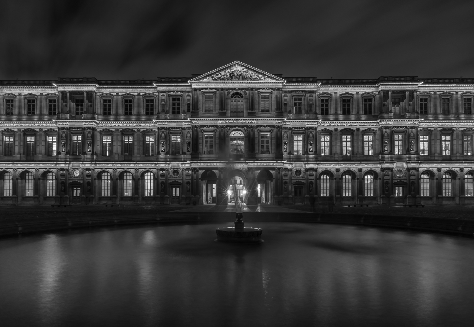 LOUVRE - la cour carrée