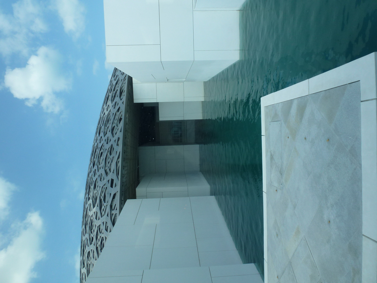 Louvre Museeum in Abi Dhabi