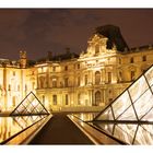 Louvre Paris bei Nacht