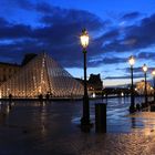 Louvre (Paris) by night