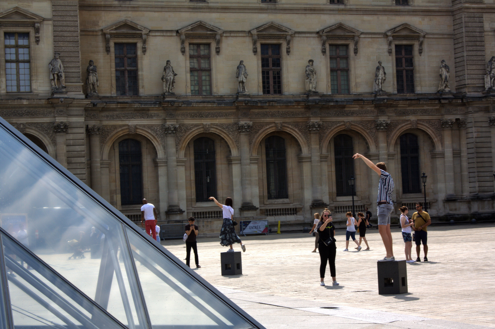 Louvre Posing