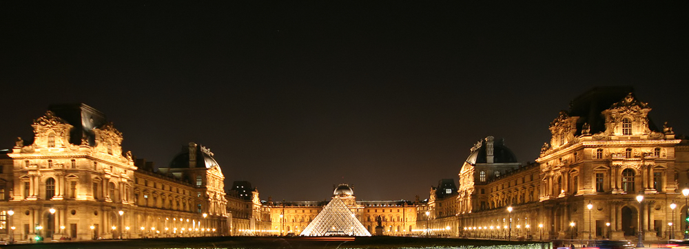 Louvre & Pyramid