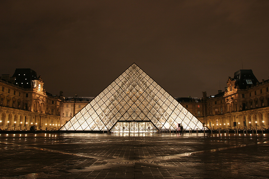 Louvre Pyramide: Reload