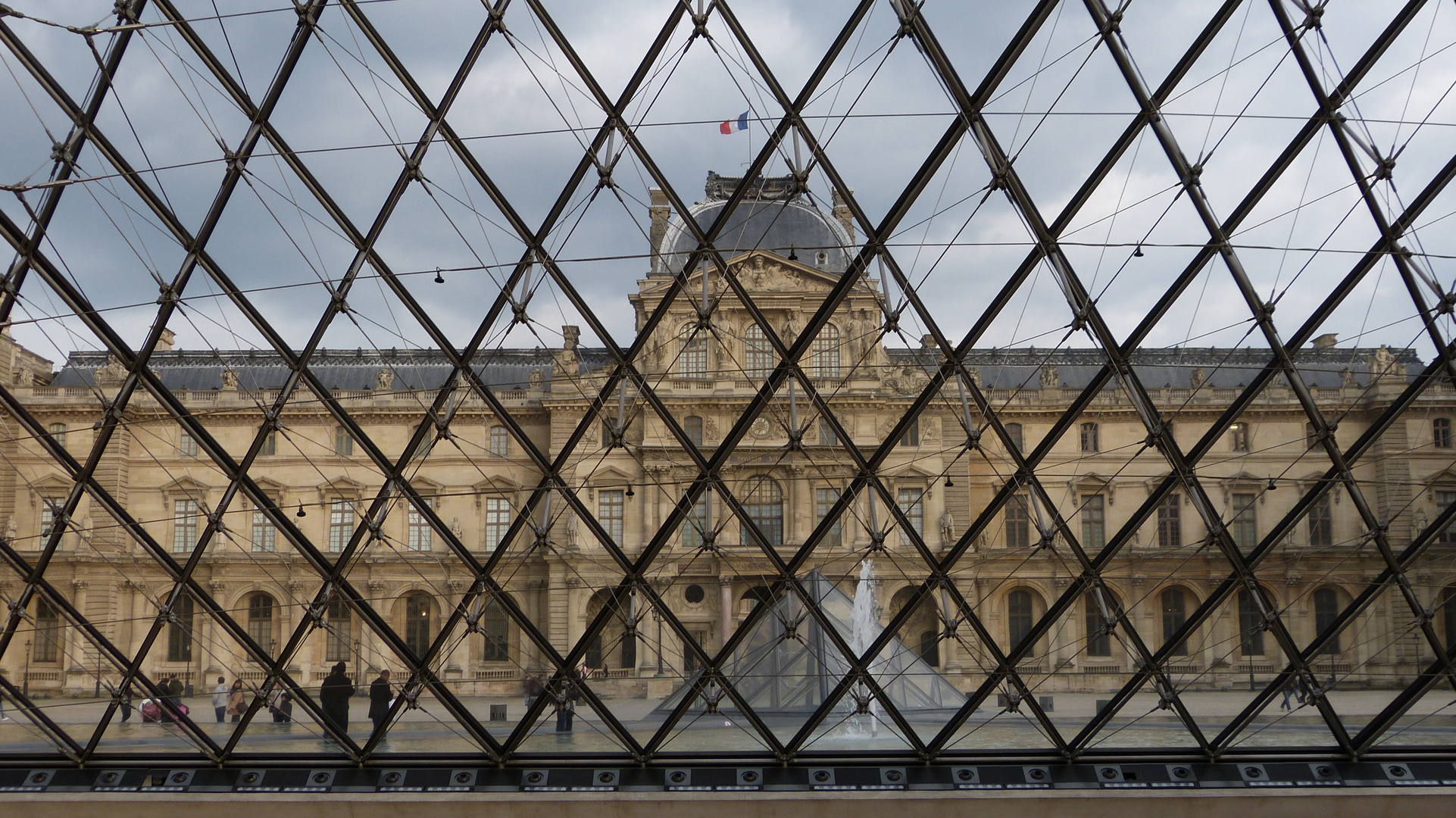 Louvre und die Pyramide
