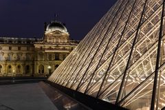 Louvre und Pyramide
