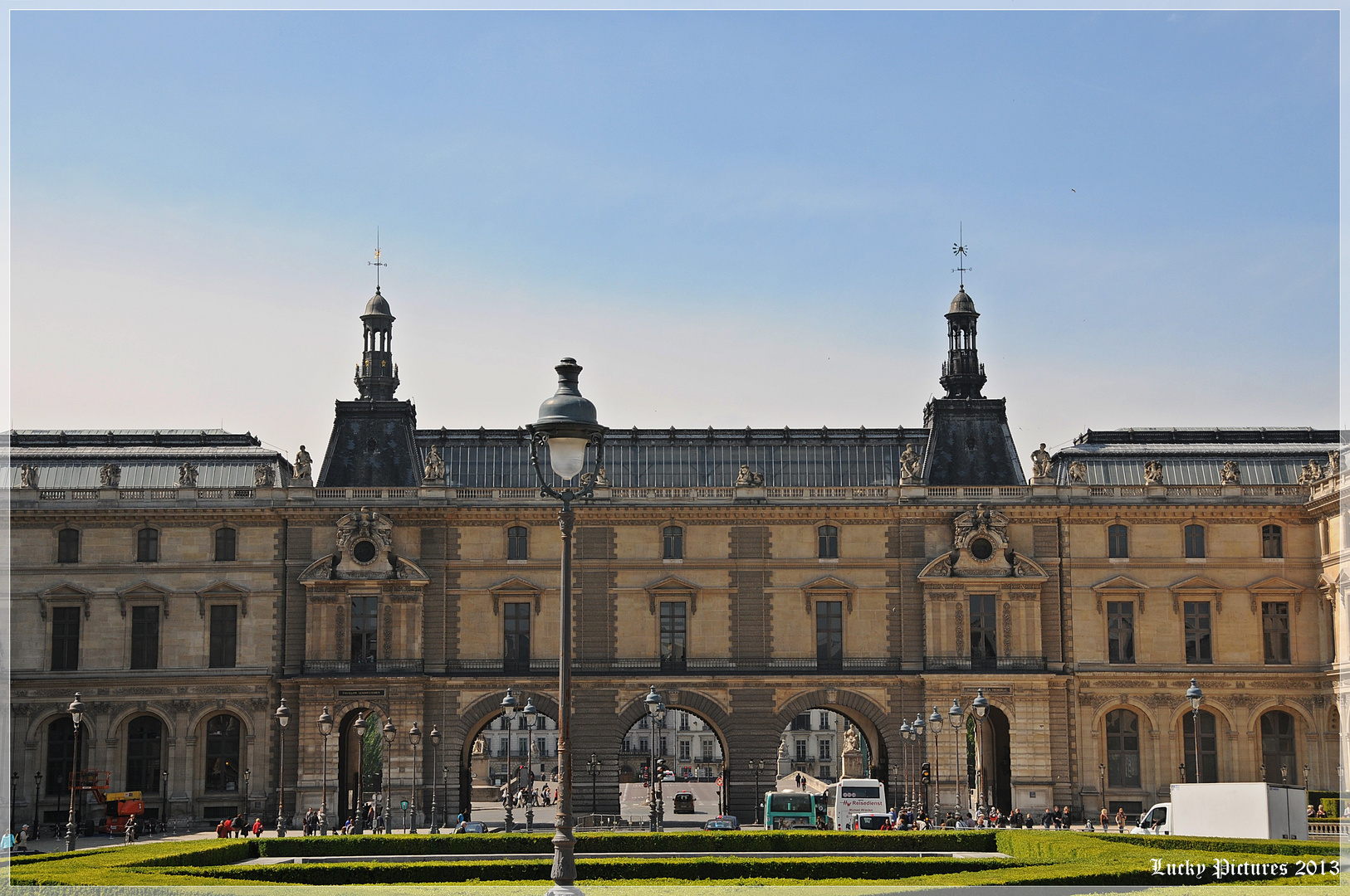 Louvre vom Bus aus - Paris naturel (19/2013)